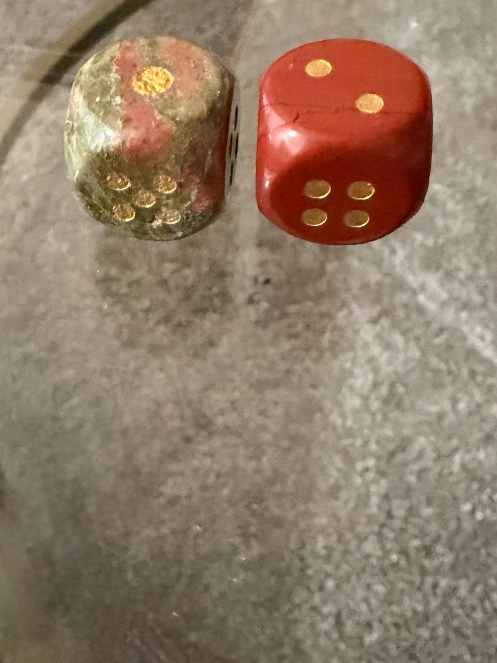 Solid Stone Dice in Red and Green with Gold Inlay - Picture 5 of 7